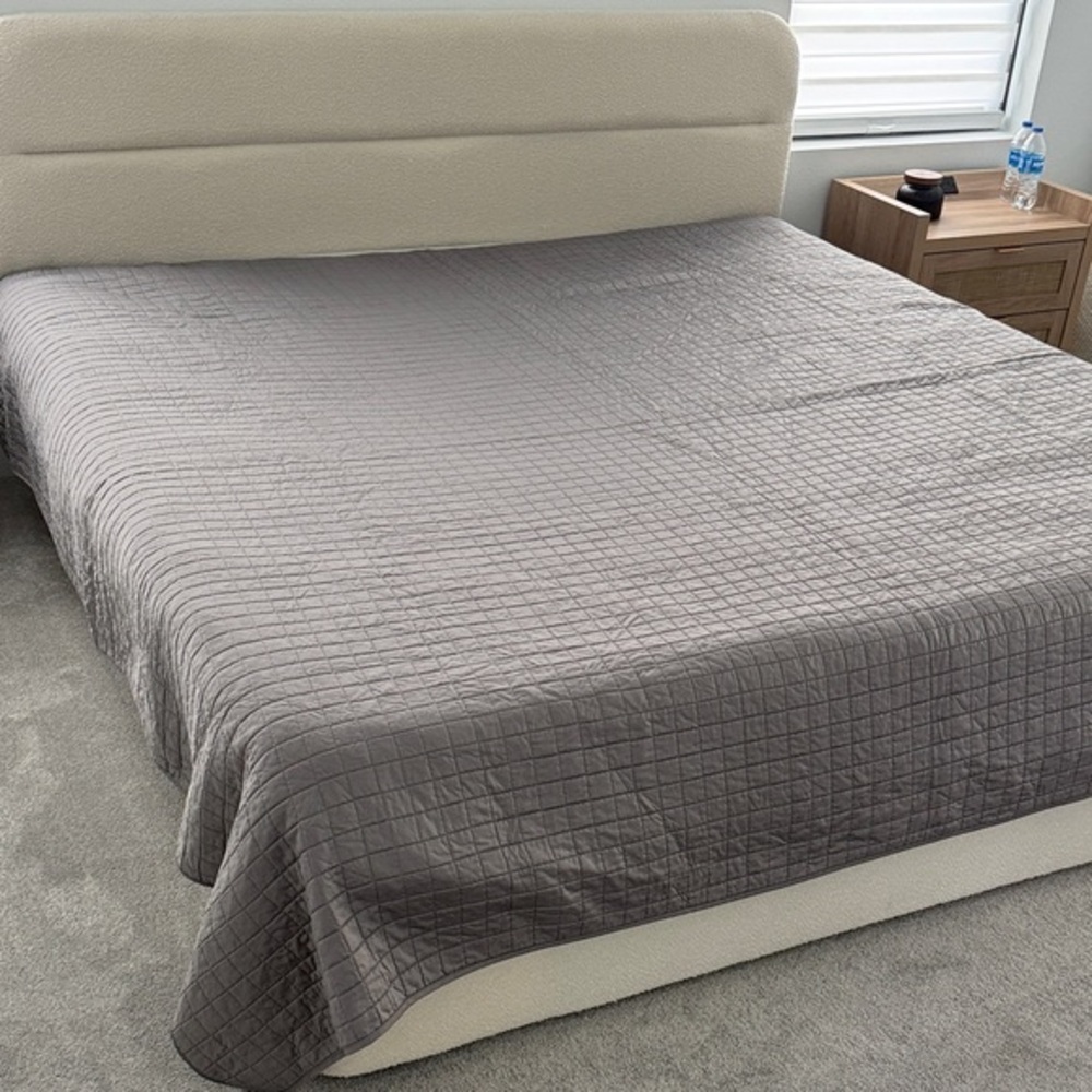 Elegant Gray Quilted Bedspread